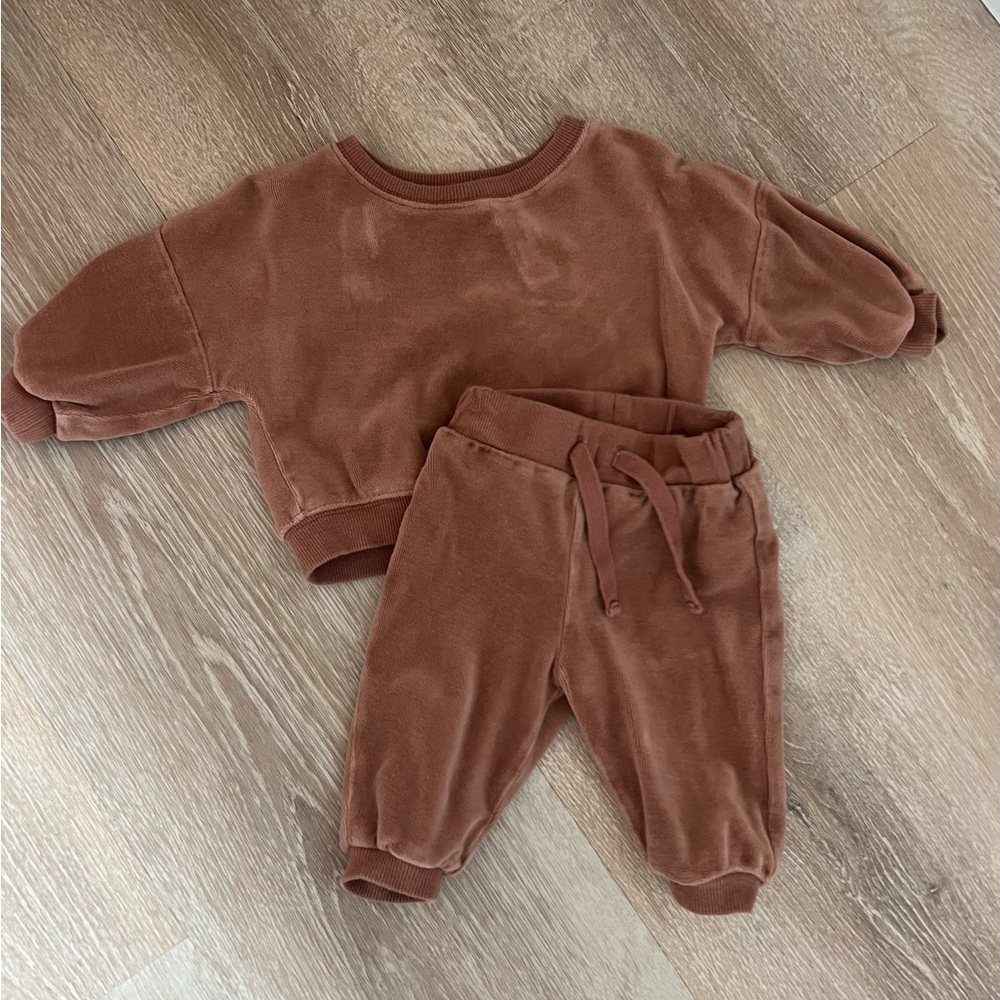 Baby velour sweat suit